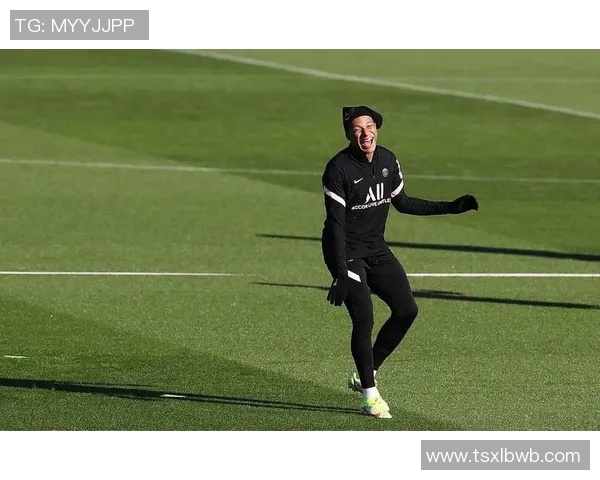 足球明星亲自示范训练技巧精彩视频分享让你领略足球魅力与专业训练方法